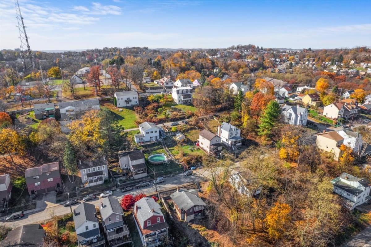 Light-bright With Craftsman Character And Views Holiday home Pittsburgh