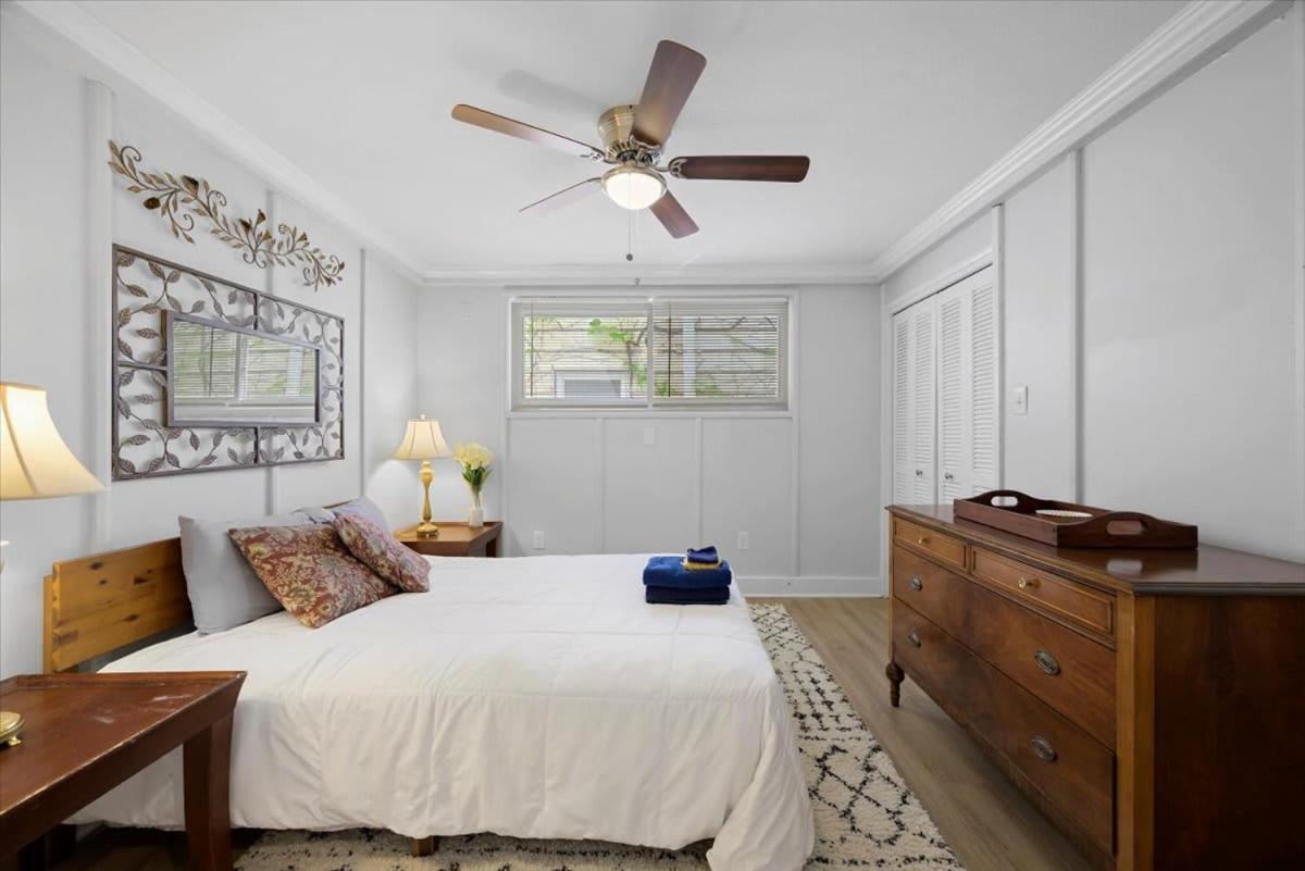 Great Two Bedroom W Off Street Parking To Explore The Close To Downtown Airport Ballparks Inn