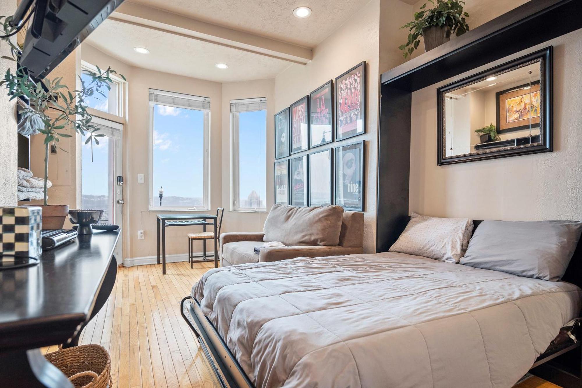 Charming Studio-panoramic View-your Sanctuary Pittsburgh