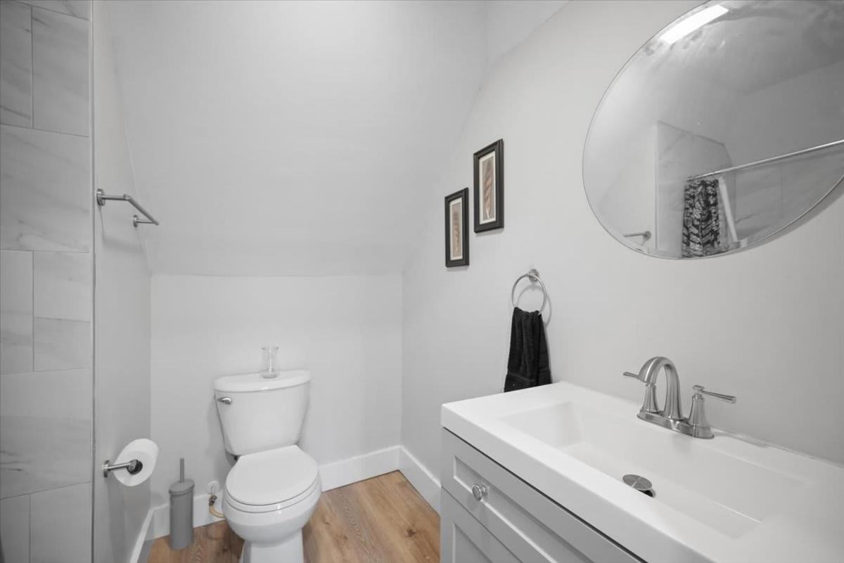 Classic 4 Square - Easy Access To Town And Airport