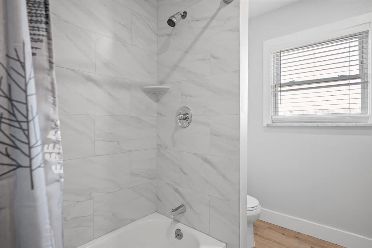 Classic 4 Square - Easy Access To Town And Airport