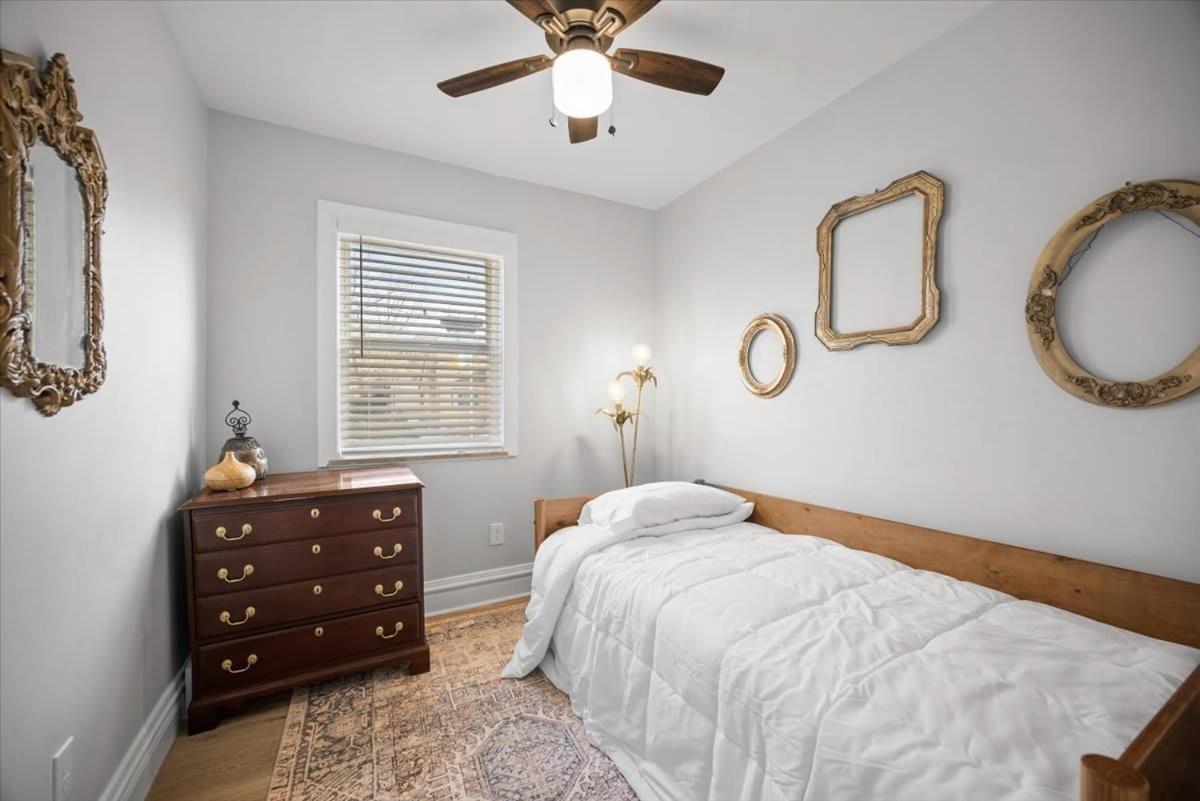 Holiday home Classic 4 Square - Easy Access To Town And Airport *