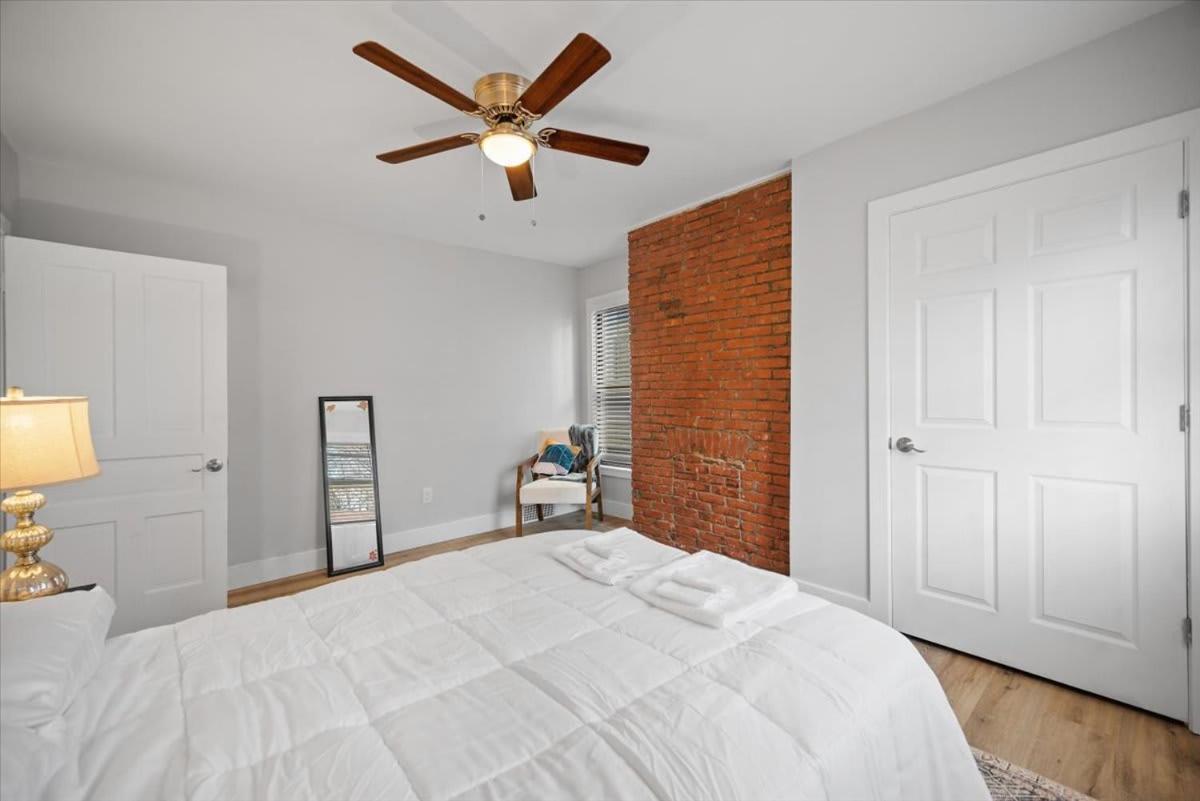 Classic 4 Square - Easy Access To Town And Airport *