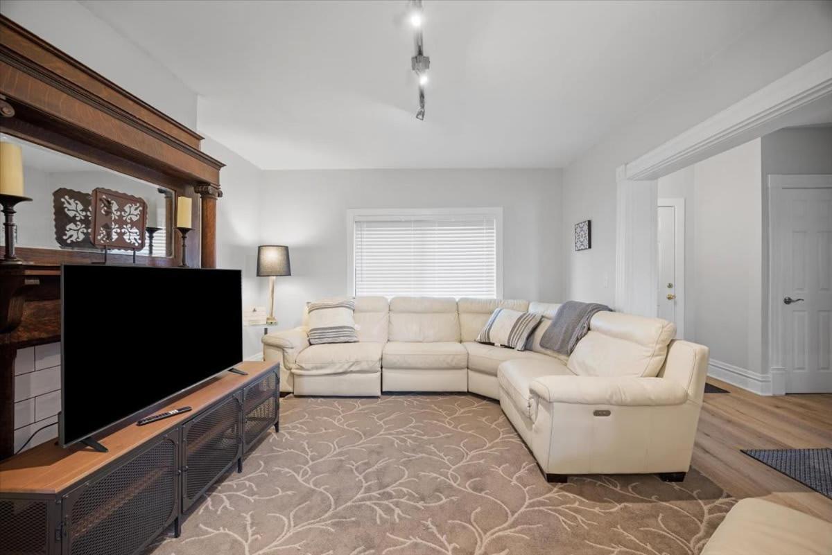Classic 4 Square - Easy Access To Town And Airport Holiday home *