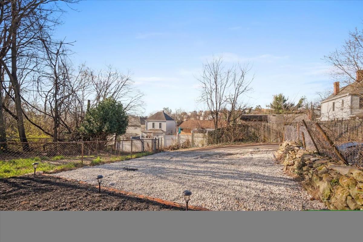 Classic 4 Square - Easy Access To Town And Airport *