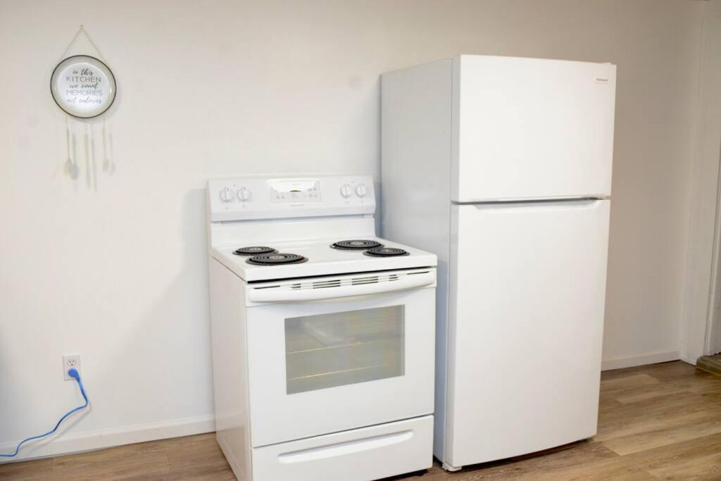 Apartment Charming Haven With Modern Amenities By Deity Pittsburgh