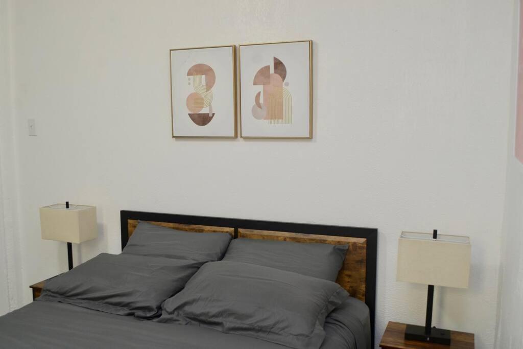 Charming Haven With Modern Amenities By Deity Apartment *