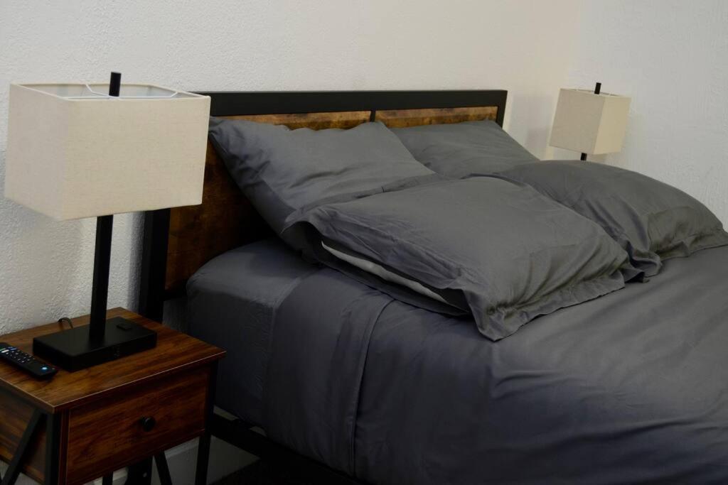 Charming Haven With Modern Amenities By Deity Apartment