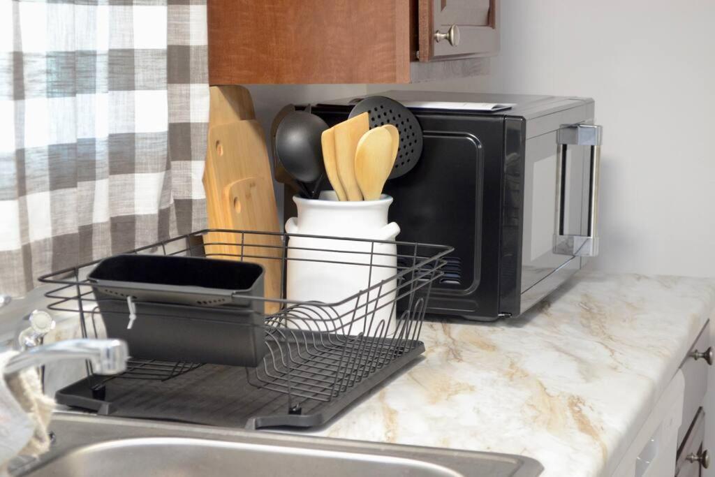 Charming Haven With Modern Amenities By Deity Apartment Pittsburgh