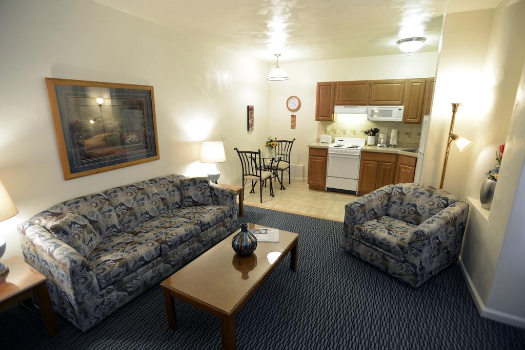 Friendship Suites Hotel