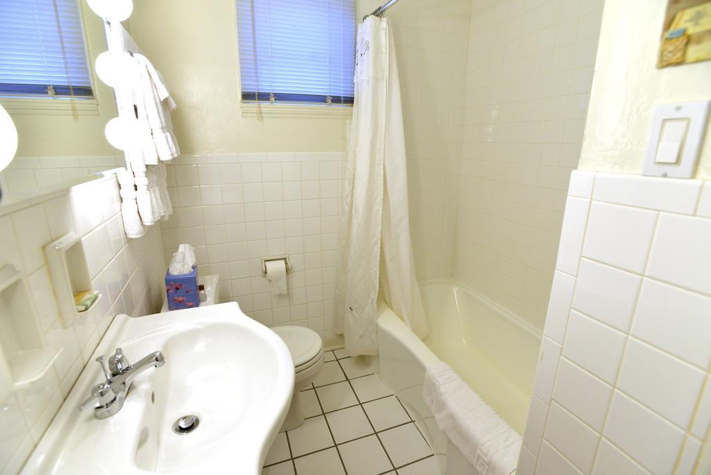 Friendship Suites Hotel 3*