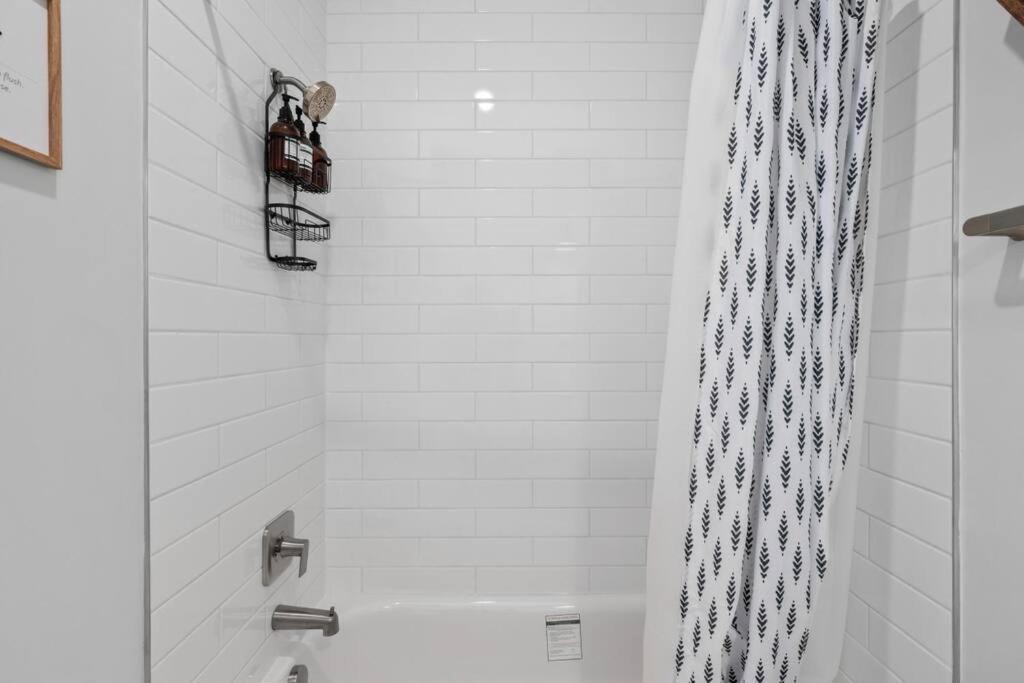 Two Private On Arch Street Apartment *