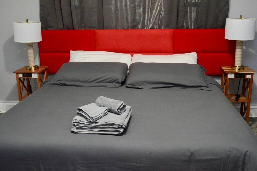Apartment Charming Haven With Modern Amenities By Deity *