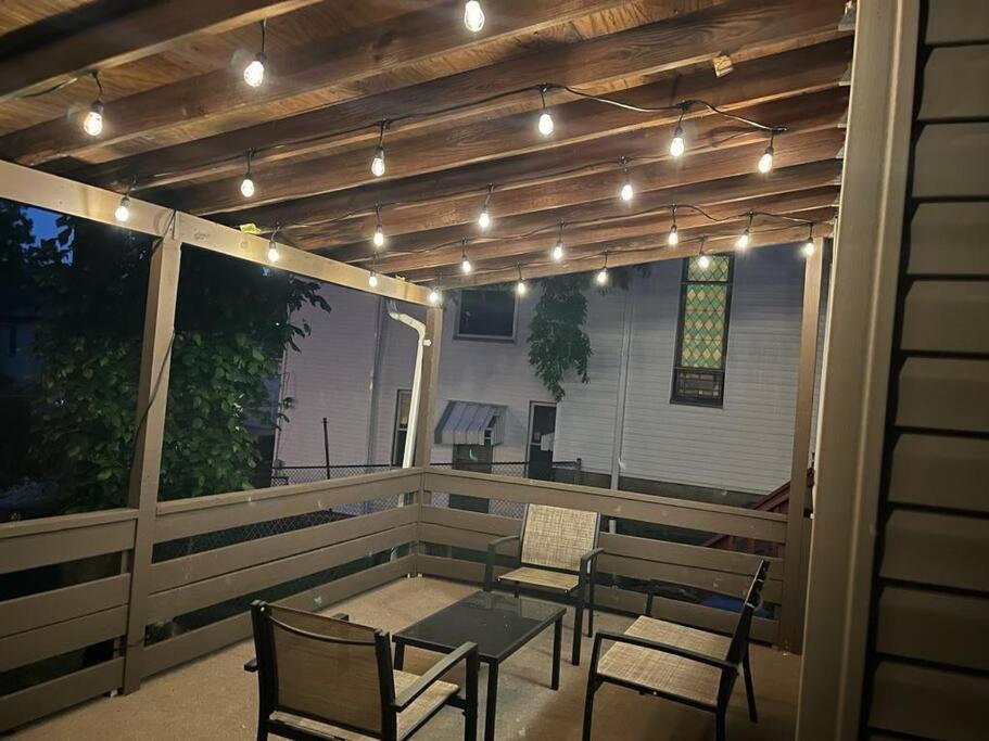 Charming Haven With Modern Amenities By Deity Apartment *
