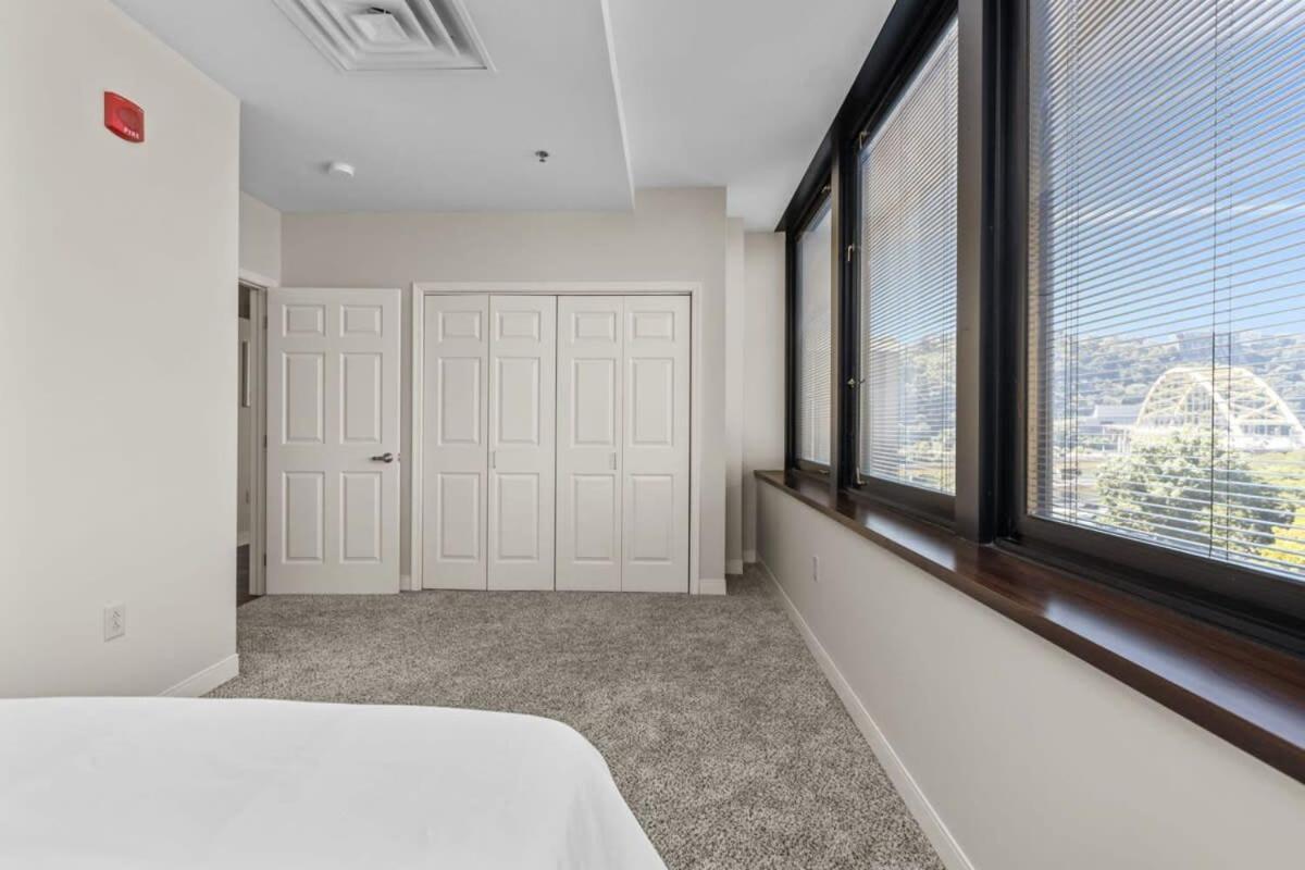 2br Downtown With Gym & Deck