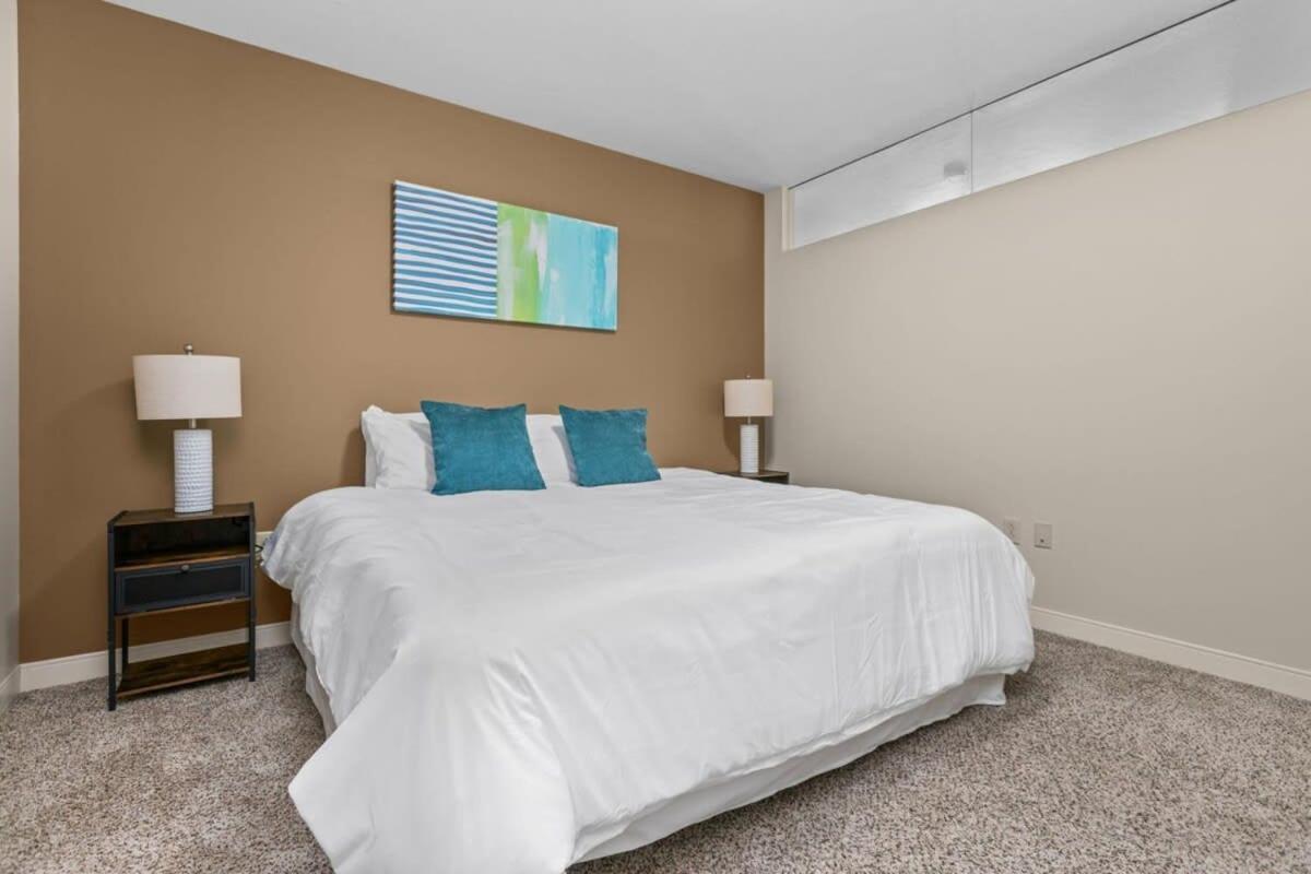 2br Downtown With Gym & Deck *