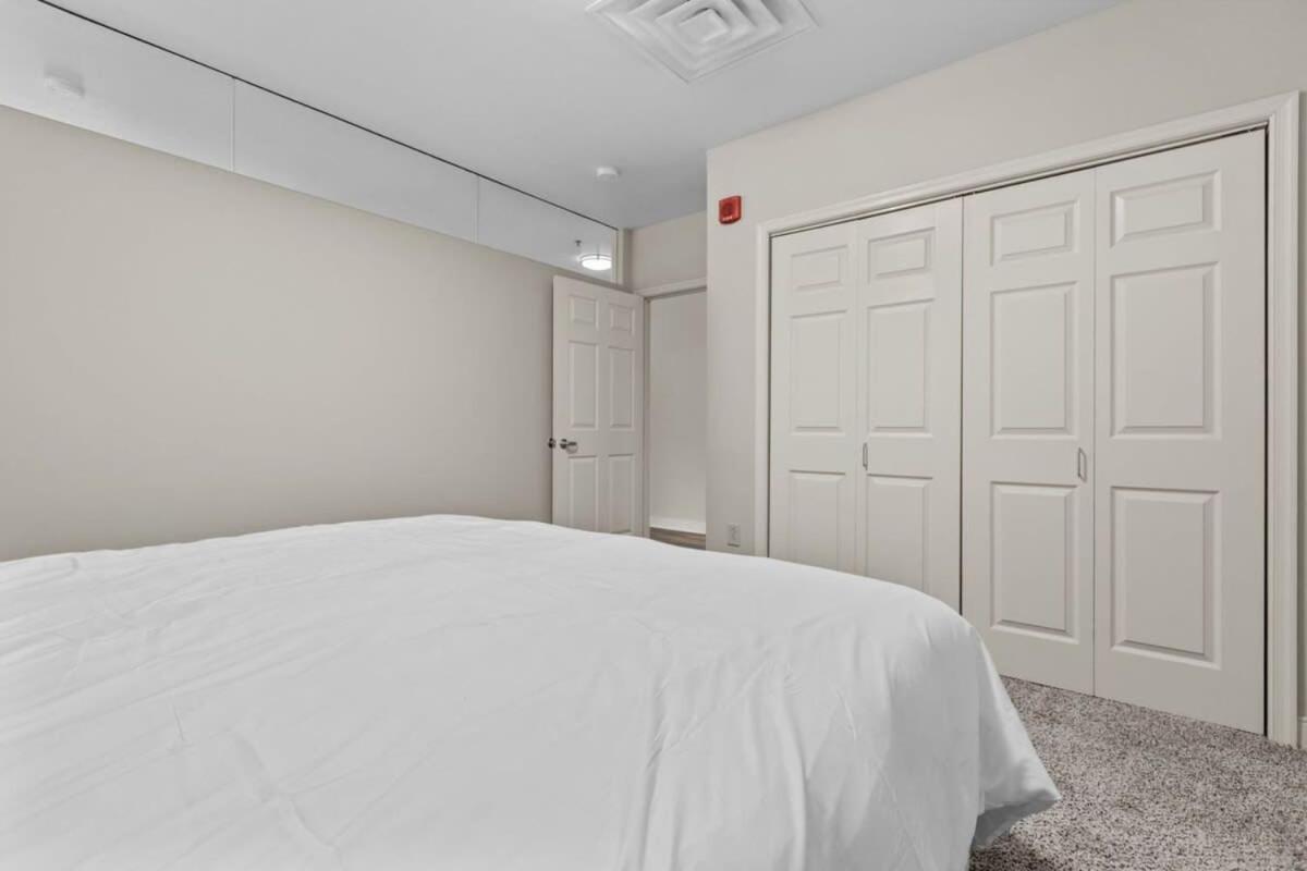 2br Downtown With Gym & Deck *