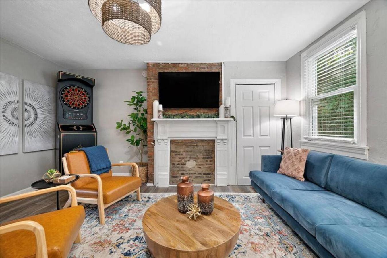 Apartment Cozy Southside Pitt W/ Pool Table +yard *