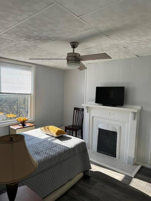 Apartment Tranquil Home, Master Suite, Zen Room, Pittsburg, Canton Avenue, Banksville Pittsburgh