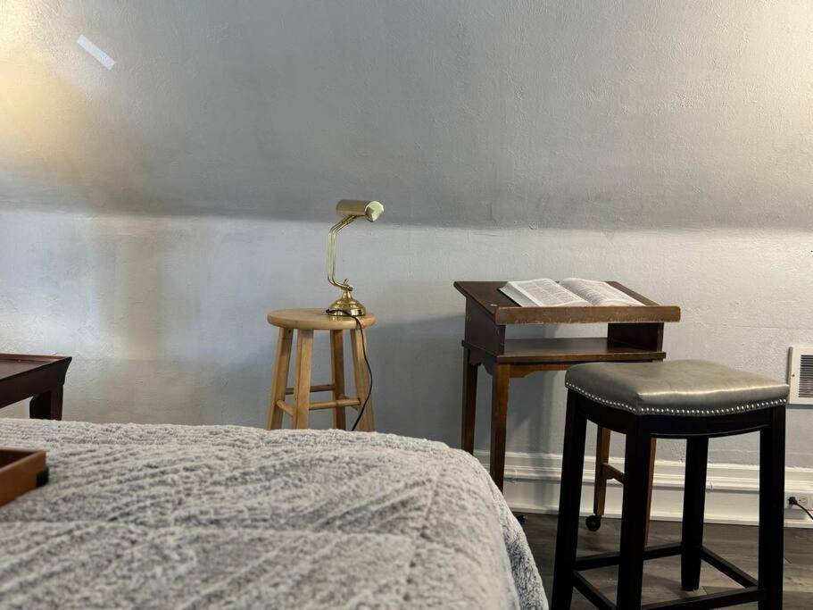 Tranquil Home, Master Suite, Zen Room, Pittsburg, Canton Avenue, Banksville Apartment *
