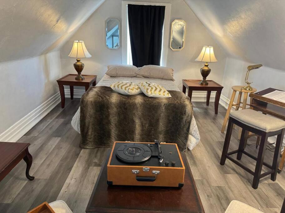 Apartment Tranquil Home, Master Suite, Zen Room, Pittsburg, Canton Avenue, Banksville