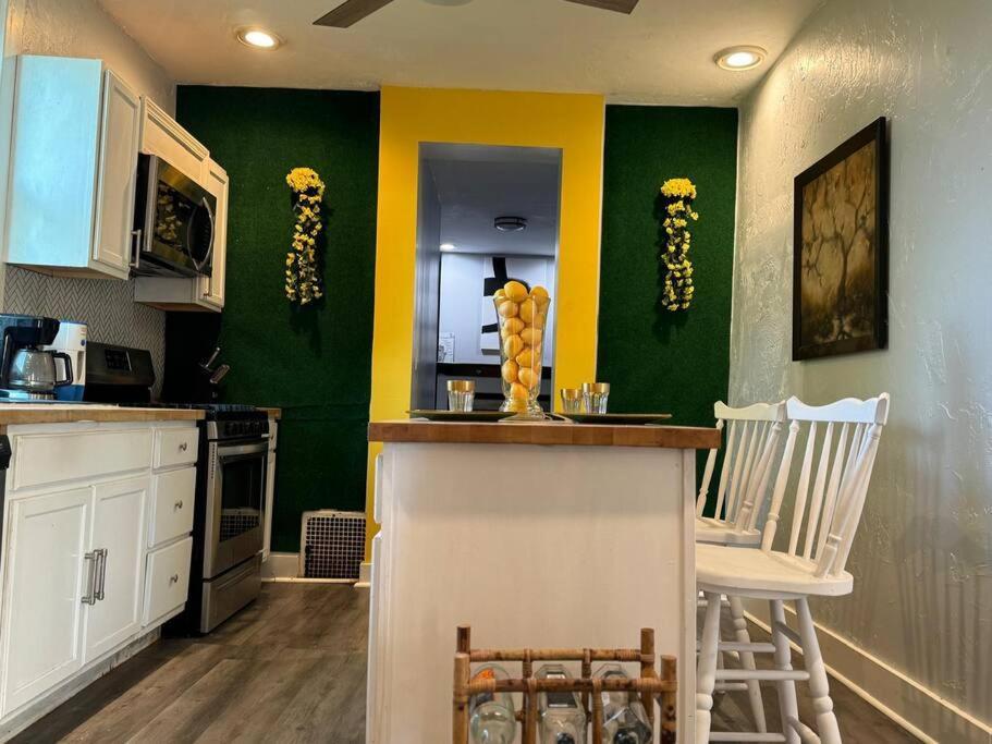 Tranquil Home, Master Suite, Zen Room, Pittsburg, Canton Avenue, Banksville Apartment Pittsburgh