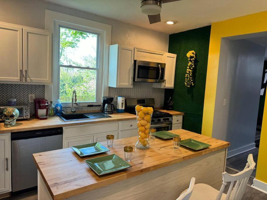 Tranquil Home, Master Suite, Zen Room, Pittsburg, Canton Avenue, Banksville Apartment
