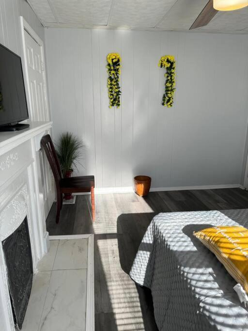 Tranquil Home, Master Suite, Zen Room, Pittsburg, Canton Avenue, Banksville Apartment Pittsburgh