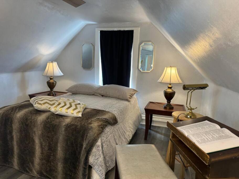 Tranquil Home, Master Suite, Zen Room, Pittsburg, Canton Avenue, Banksville * Pittsburgh