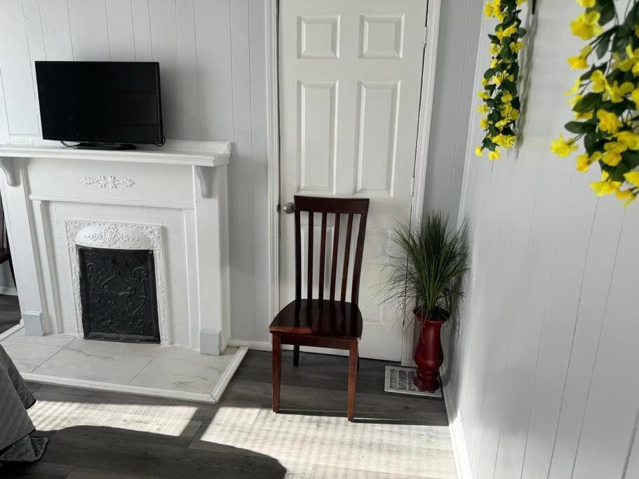 Tranquil Home, Master Suite, Zen Room, Pittsburg, Canton Avenue, Banksville Apartment