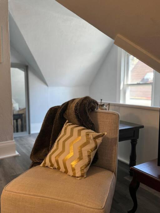 Apartment Tranquil Home, Master Suite, Zen Room, Pittsburg, Canton Avenue, Banksville Pittsburgh