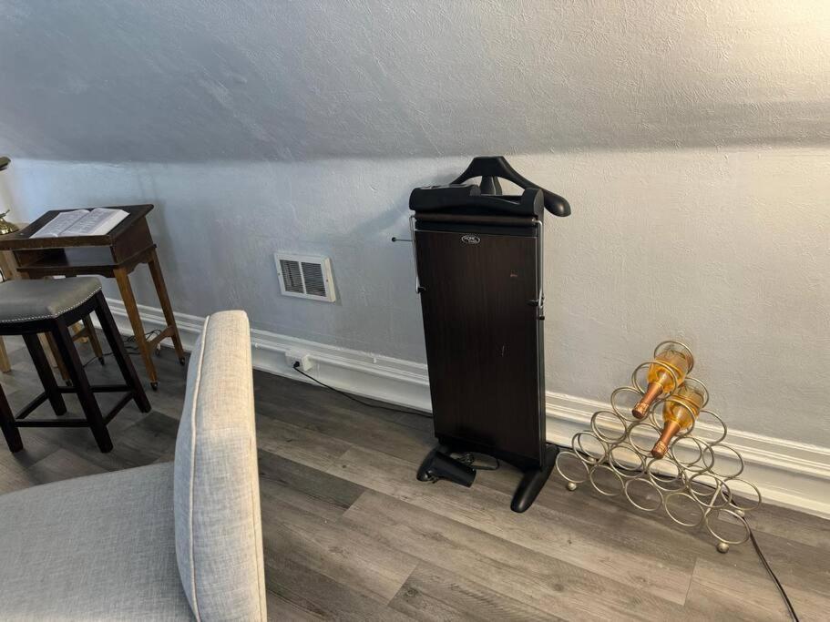 Apartment Tranquil Home, Master Suite, Zen Room, Pittsburg, Canton Avenue, Banksville *