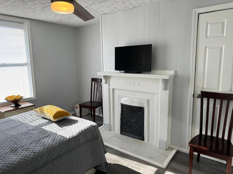 Tranquil Home, Master Suite, Zen Room, Pittsburg, Canton Avenue, Banksville Apartment *