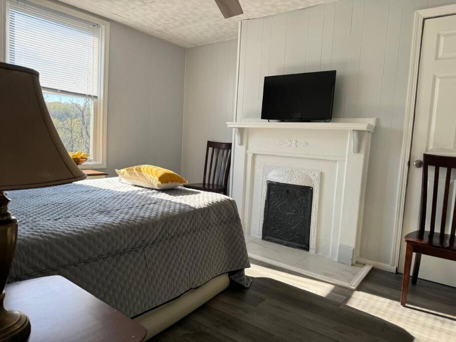 Apartment Tranquil Home, Master Suite, Zen Room, Pittsburg, Canton Avenue, Banksville *