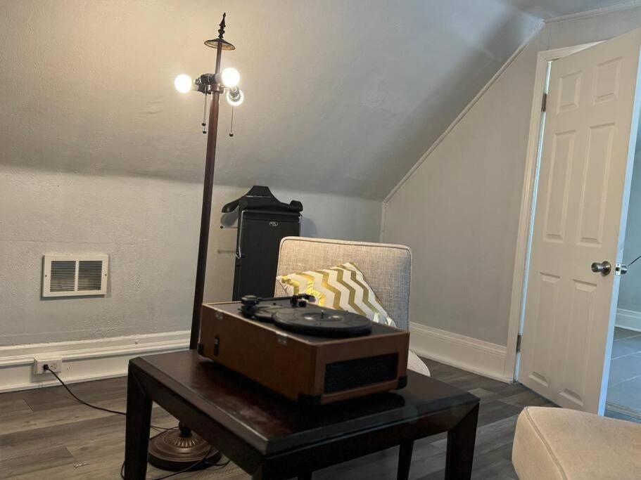 Apartment Tranquil Home, Master Suite, Zen Room, Pittsburg, Canton Avenue, Banksville Pittsburgh