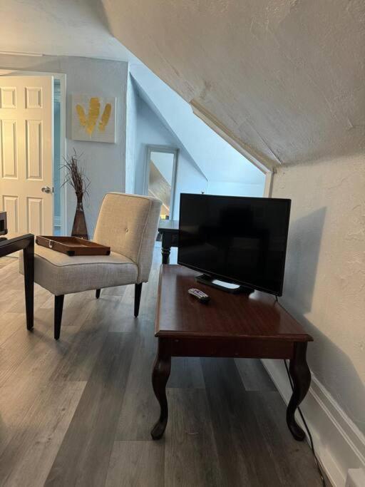Apartment Master Serenity On Banksville *