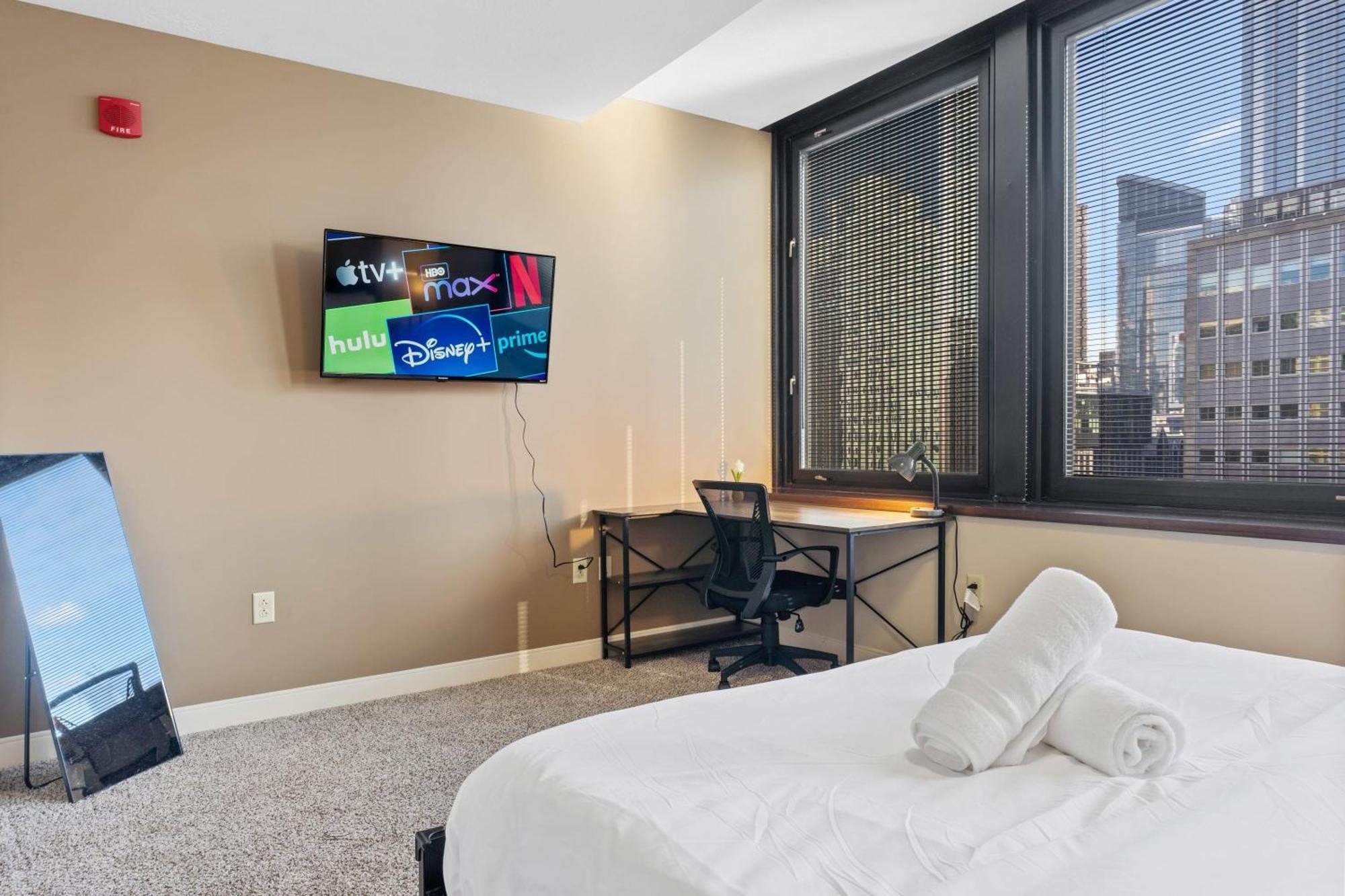 Elegant 1bd High Rise With Views In Dt Pitts