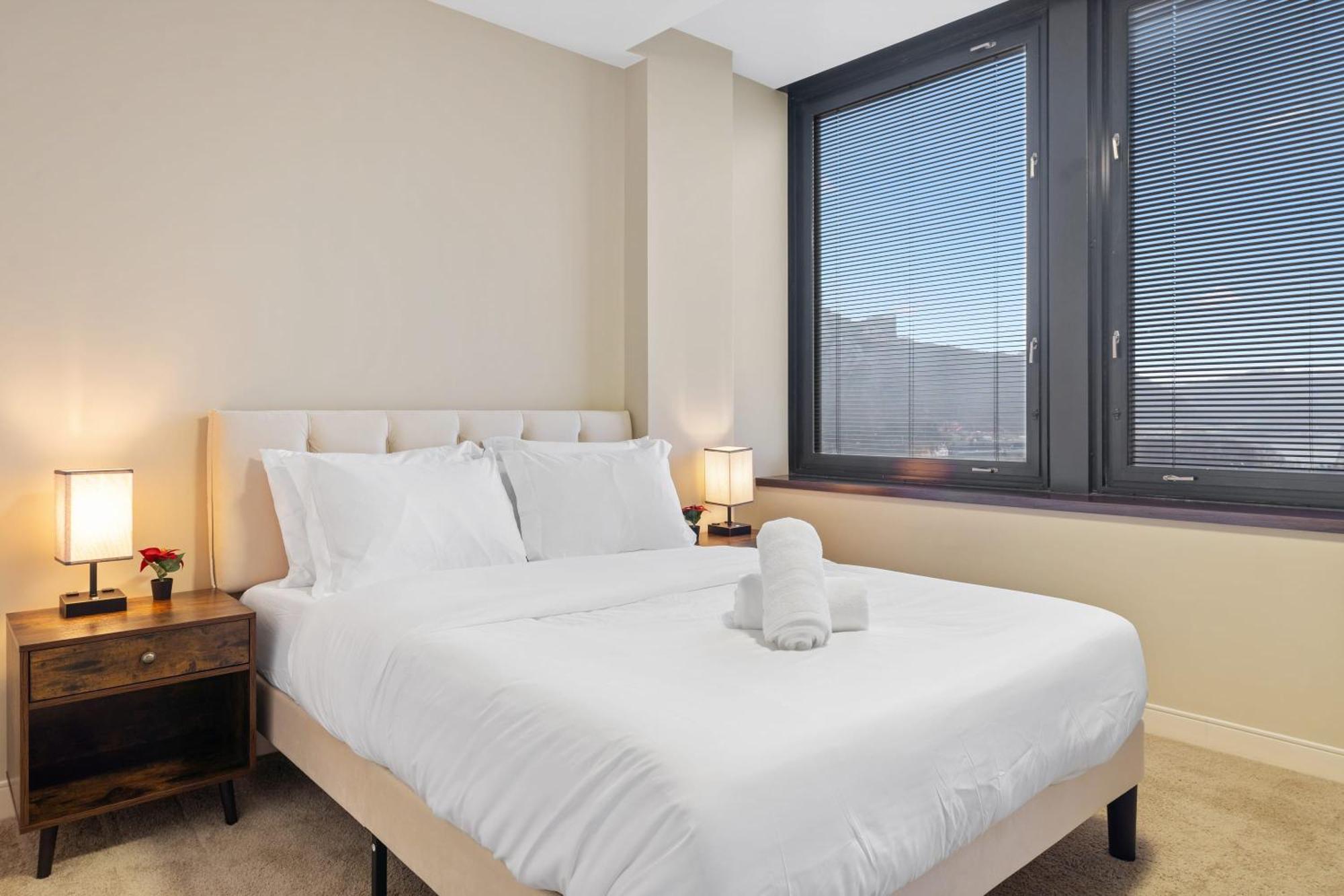 Breathtaking Views 1bd Luxury Downtown Apartment Pittsburgh