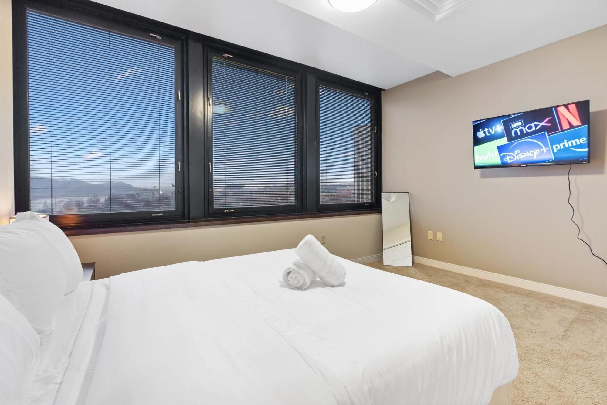 Breathtaking Views 1bd Luxury Downtown Apartment Pittsburgh
