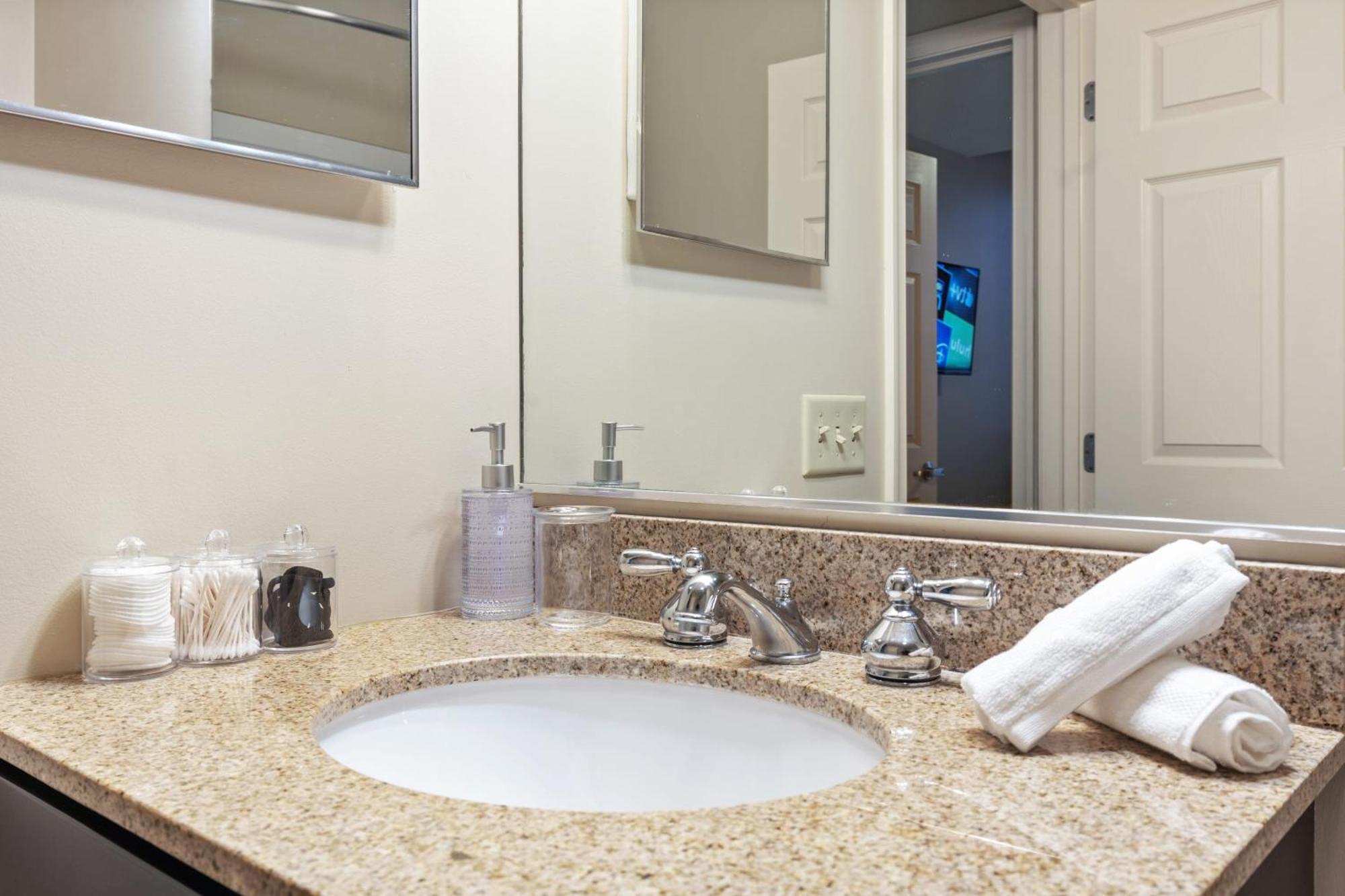 Breathtaking Views 1bd Luxury Downtown