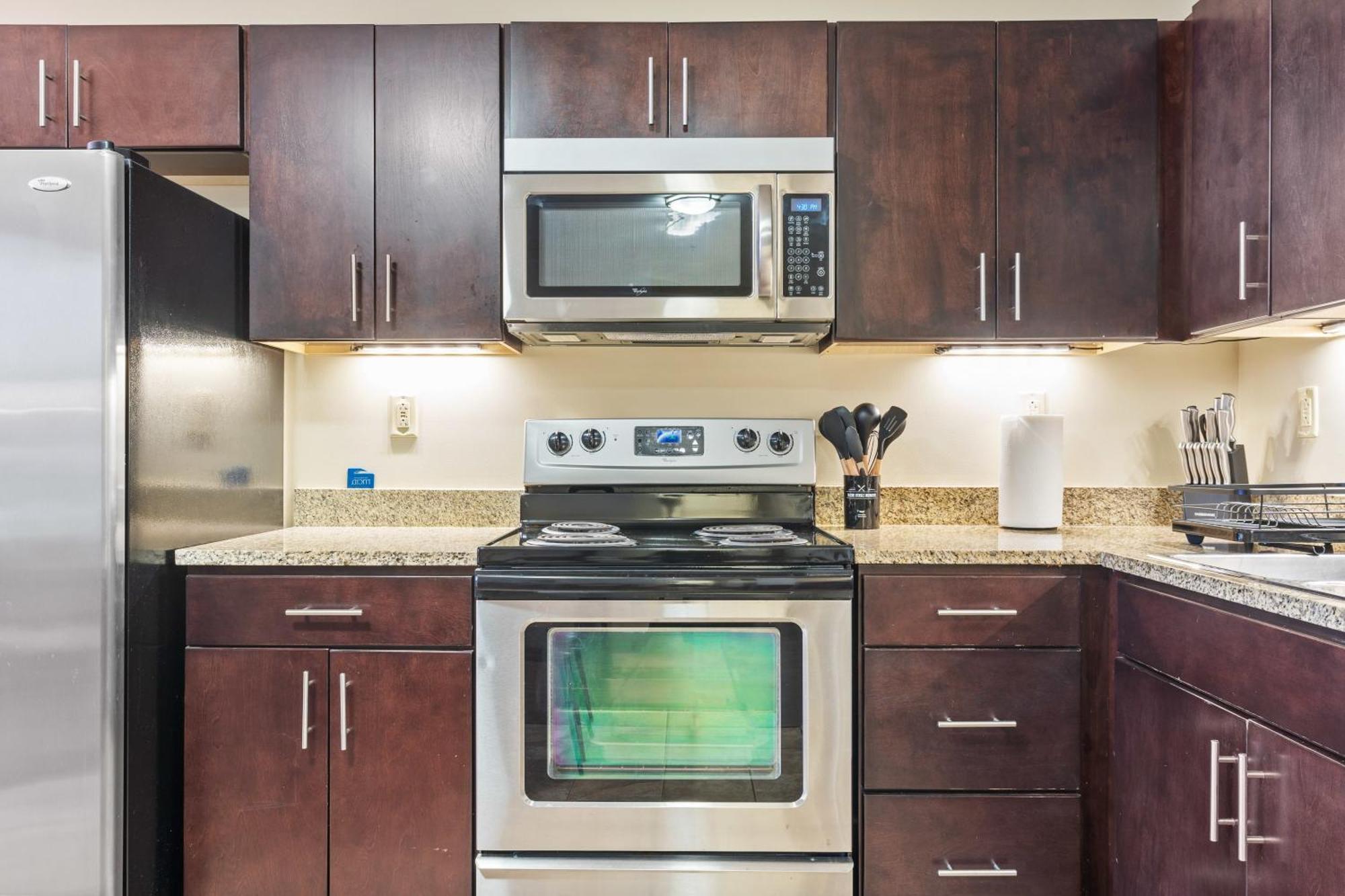 Breathtaking Views 1bd Luxury Downtown Apartment *