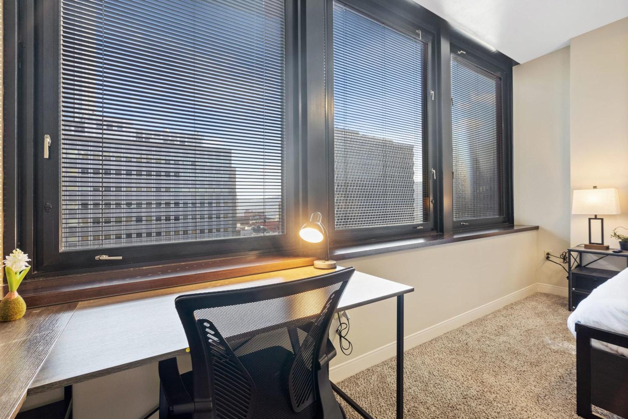Apartment Elegant 1bd High Rise With Views In Dt Pitts Pittsburgh