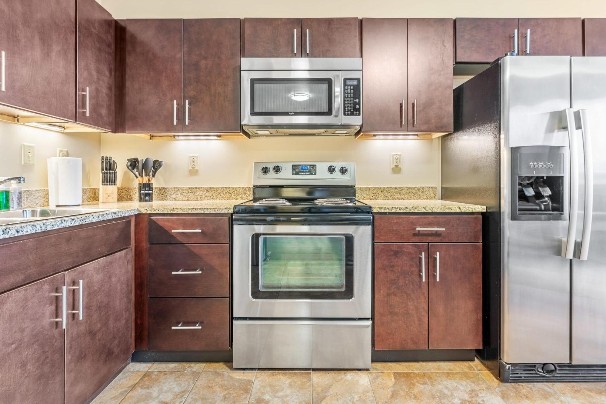 Upscale 1-bedroom High-rise With River Views Downtown Apartment *