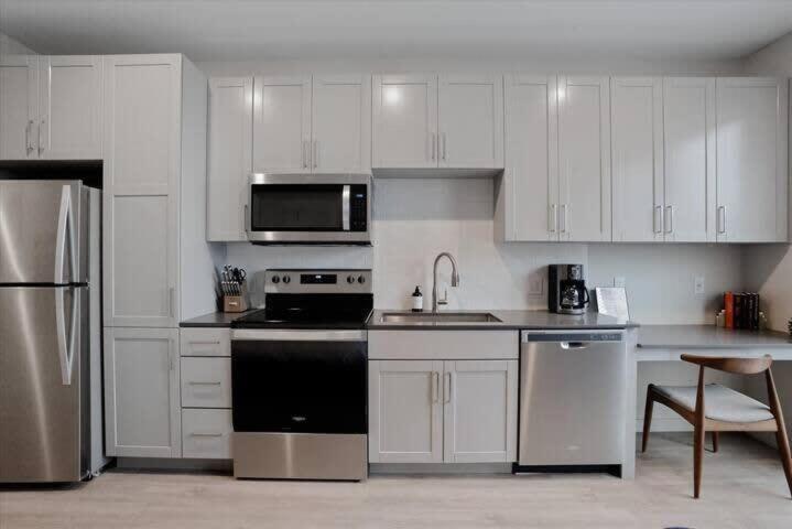 Cozysuites Spacious Sdo, Lawrenceville *