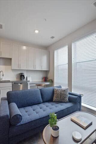 Cozysuites Spacious Sdo, Lawrenceville