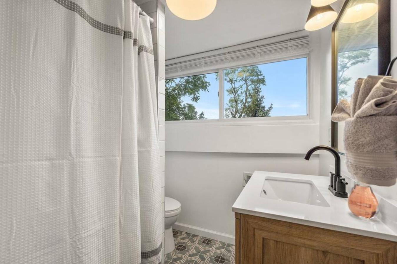 New Gorgeous 4bd Near Universities Hot Tub Games Holiday home Pittsburgh