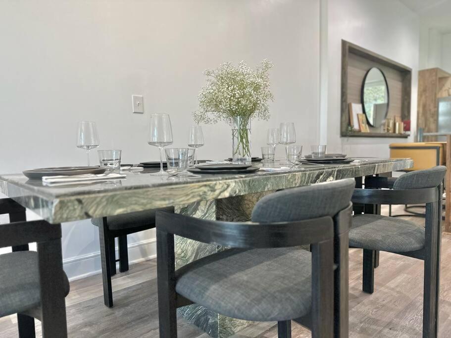 The Josephine By Luxe Pgh Pousada