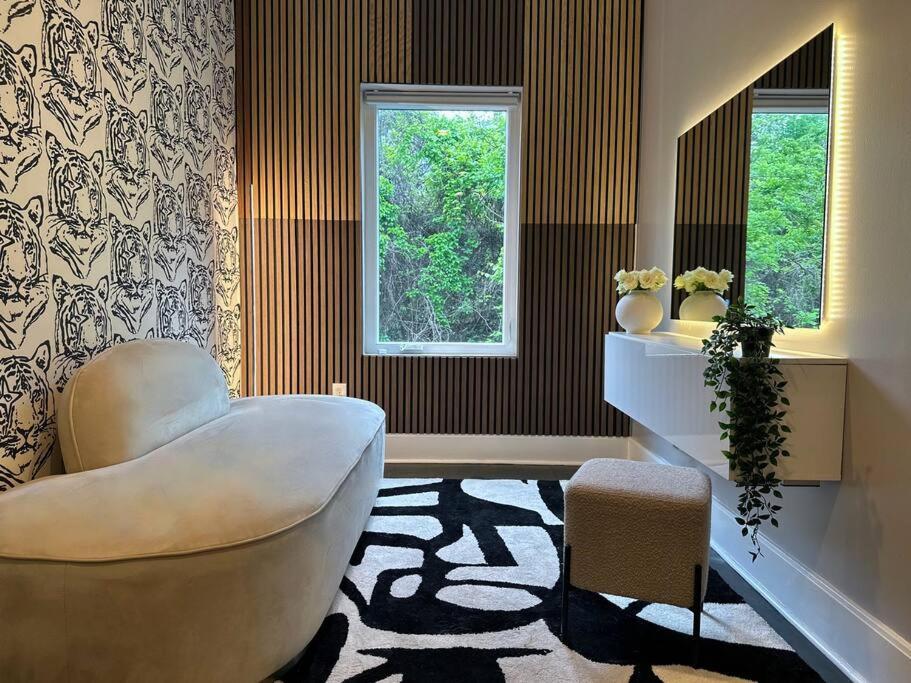 The Josephine By Luxe Pgh