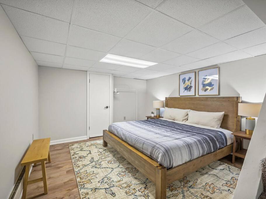 Apartment Bloomfield, Large And Accessible 3 Bedroom Apr With Free Parking Pittsburgh