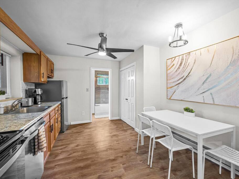 Bloomfield, Large And Accessible 3 Bedroom Apr With Free Parking *